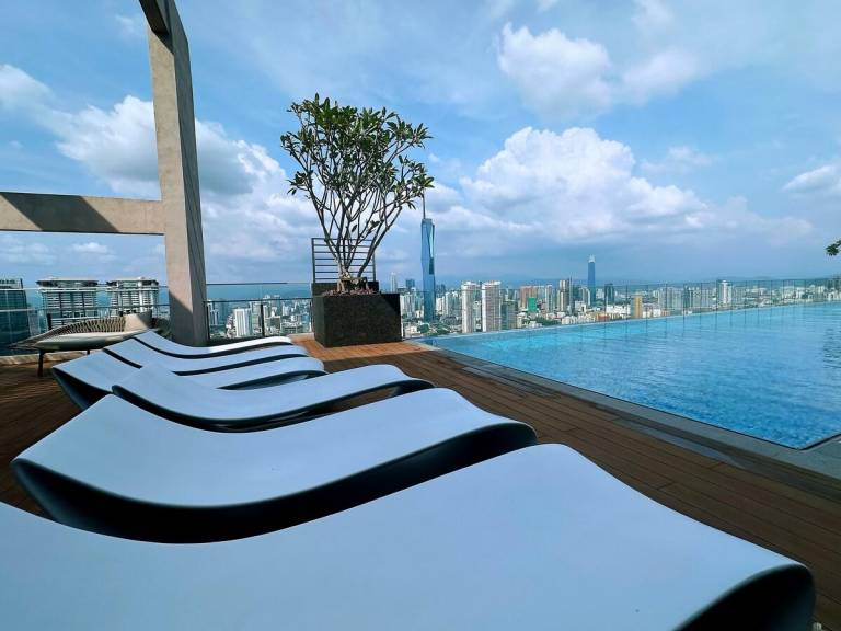 Sky Pool Suites KL Sentral 4 pax Kuala Lumpur 118 — photo 3