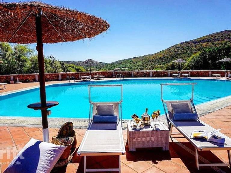 House with grill, yard & terrace in Golfo Aranci