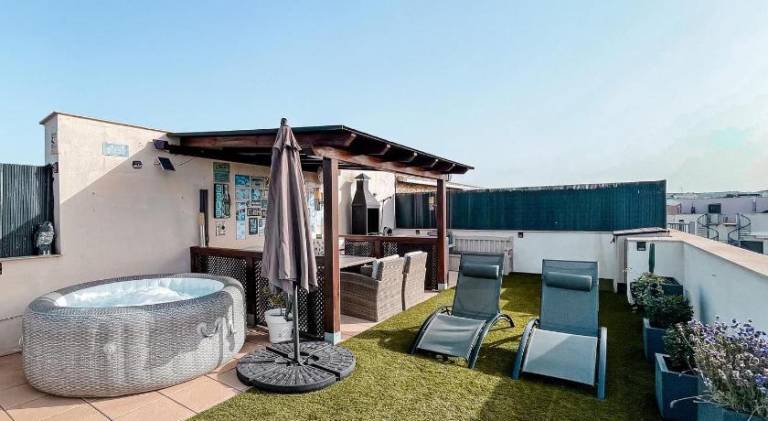 Fully equipped pleasant apartment with yard, barbecue & jacuzzi | Close to the beach | Dogs allowed — photo 4