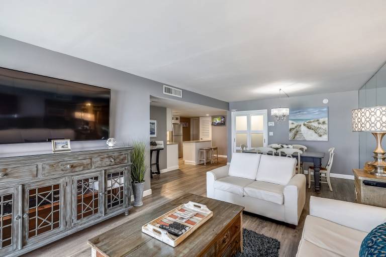 Child-friendly wonderful condo with pool & patio | Beach nearby | Pet-friendly — photo 2