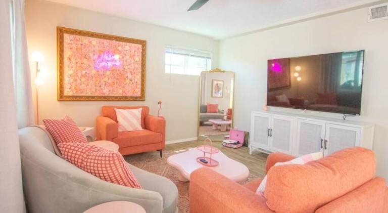 House with hot tub | Pet-friendly — photo 2