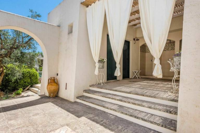 Villa with yard & grill — photo 4