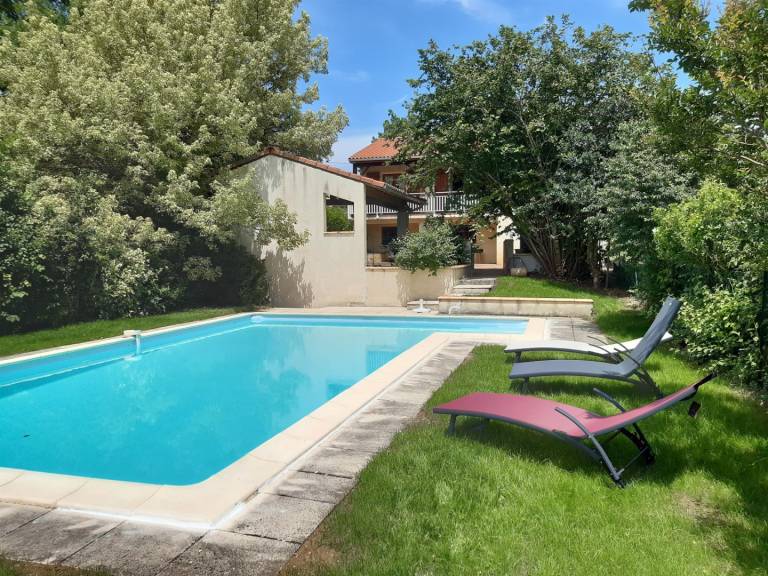 Gite with patio, BBQ & private pool — photo 2