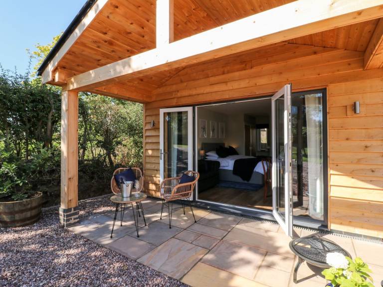 Cottage with barbeque & garden — photo 2