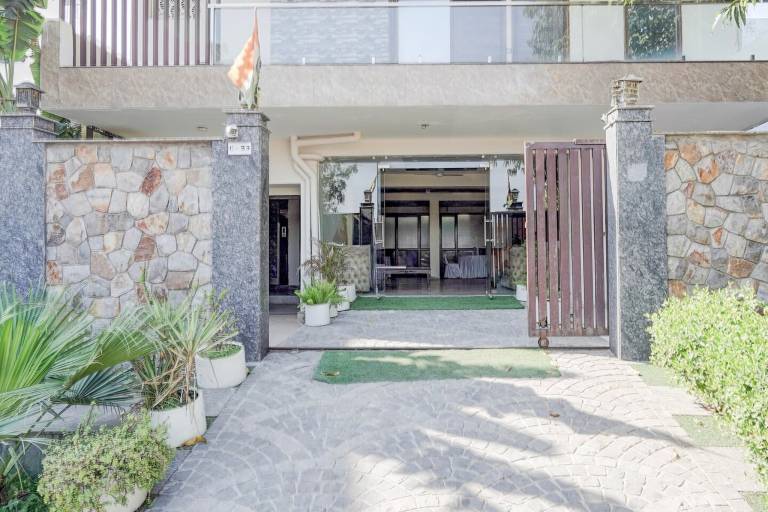 Super Collection O Sector 108 Noida
