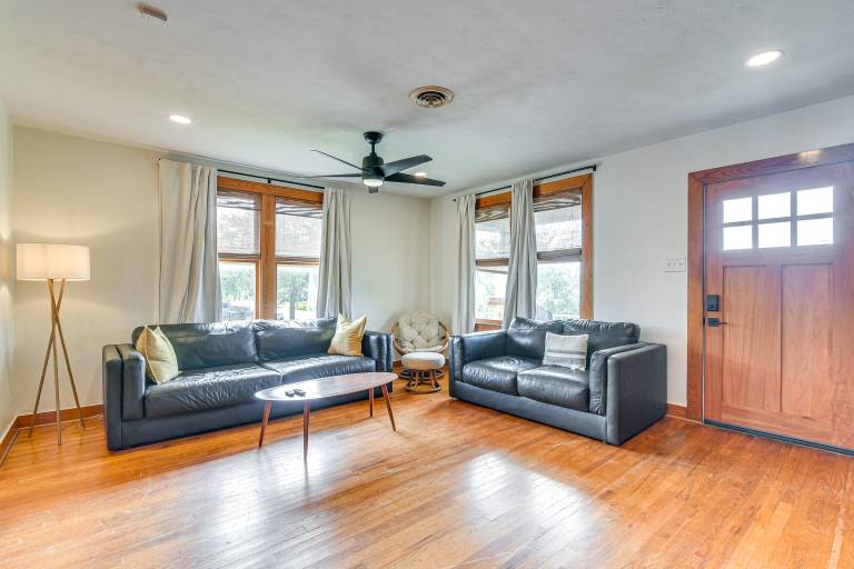 2 Mi to Pleasure Pier: Pet-Friendly Gem w/ Yard — photo 4