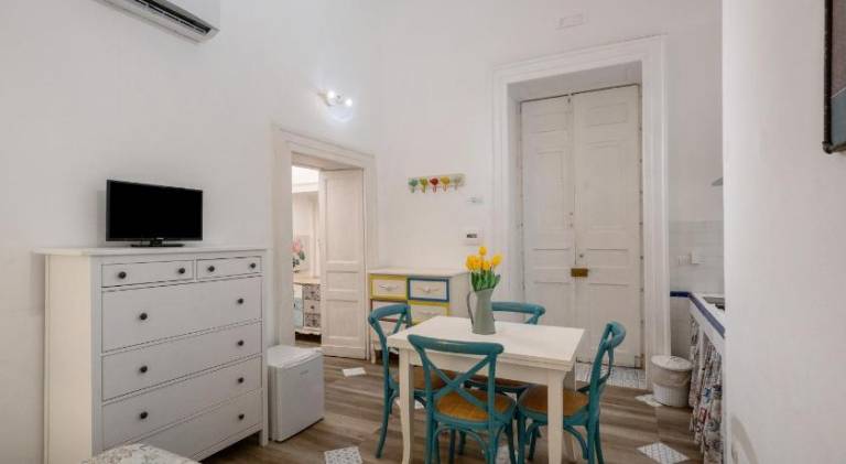 Serviced apartment | Near Naples Cathedral | Pets are welcome — photo 4