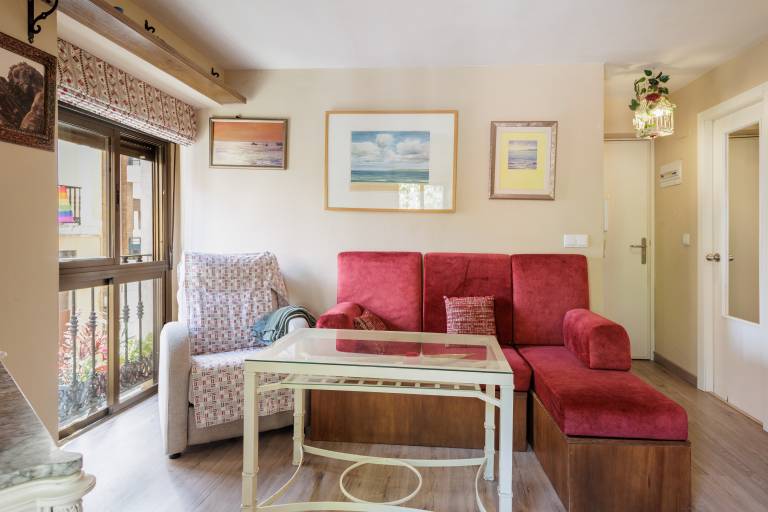 'Trajano Casco Antiguo' Apartment with Wi-Fi and Air Conditioning — photo 2