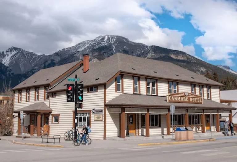 Hostel  Canmore