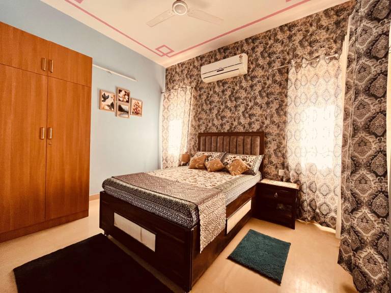 Villa with yard & barbeque in Jaipur