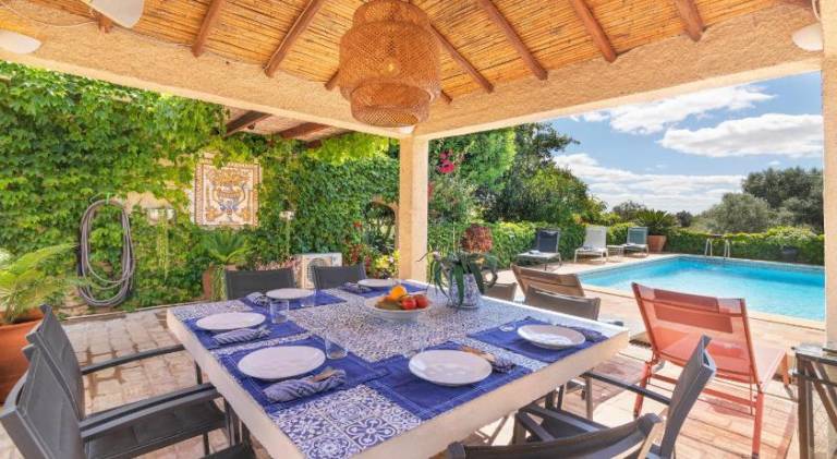 Villa with pool, garden & barbeque in Loulé