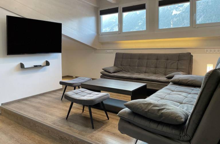 Apartment with patio — photo 3