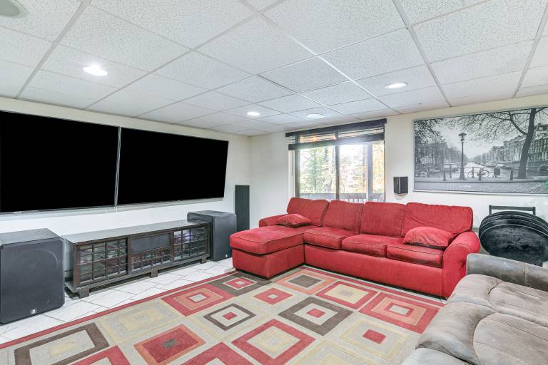 Spacious King of Prussia Home w/ 2 Game Rooms — photo 4