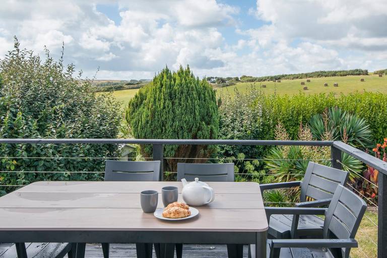 Fully equipped house with grill & yard | Pets allowed in Tenby