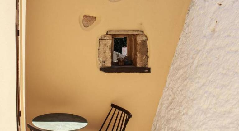 Serviced apartment with patio — photo 4