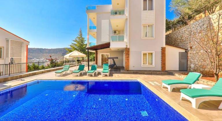 Fully equipped villa with grill, private pool & terrace | Perfect for remote work | Pets allowed in Antalya