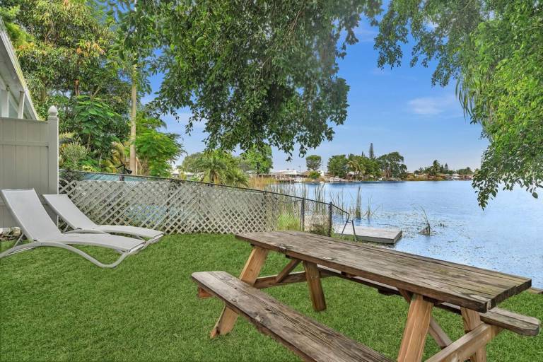 Lakeside 3 Bdrm Beach & Casino L2