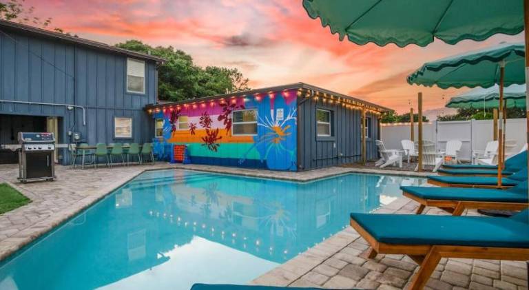 Vacation home with pool | Pets are welcome — photo 3