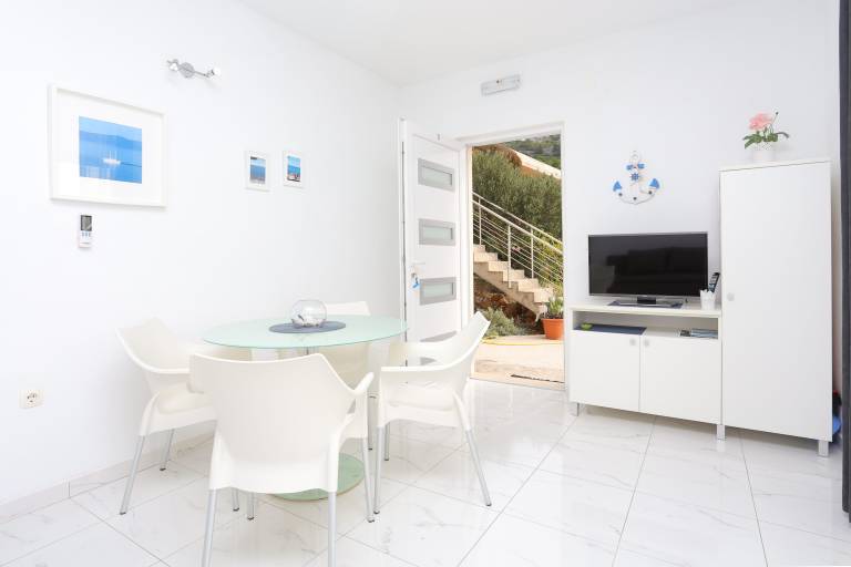 One bedroom apartment with terrace and sea view Podgora, Makarska (A-21817-a) — photo 5