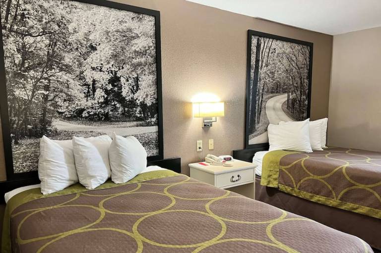 Super 8 by Wyndham Indianapolis Emerson Ave