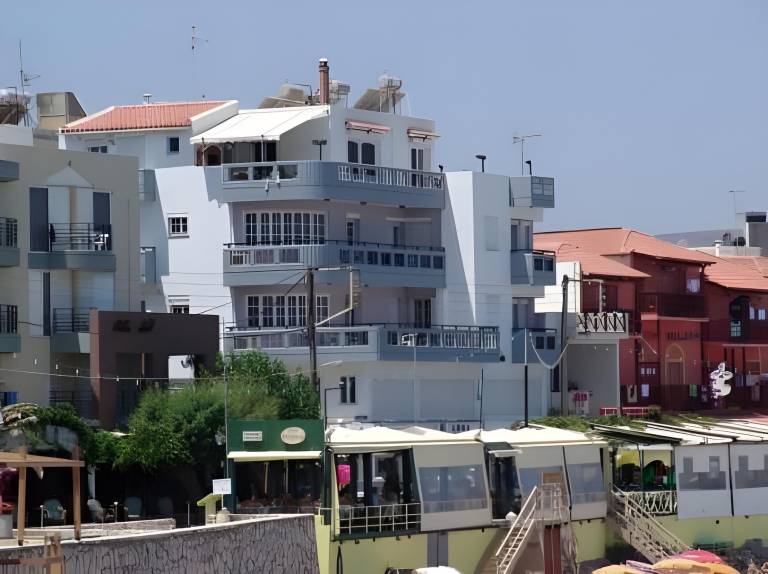 Serviced apartment with patio in Hersonissos