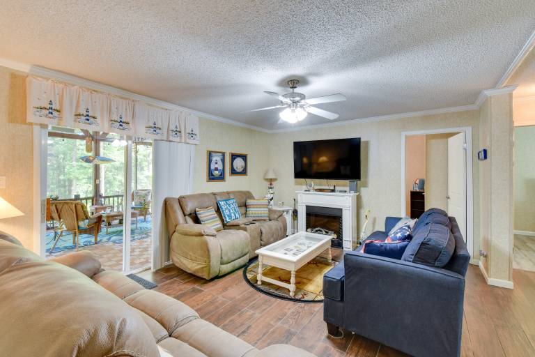 Lakefront Fair Play Vacation Rental, Pets Welcome! — photo 3