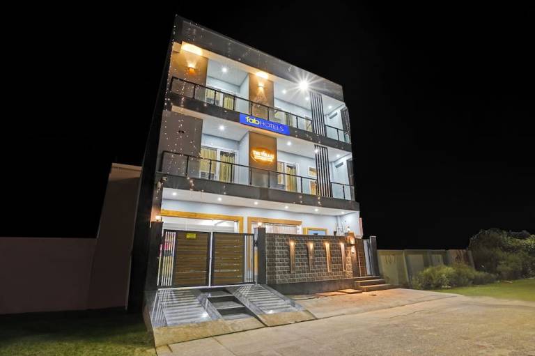 Fabhotel The Viraaj