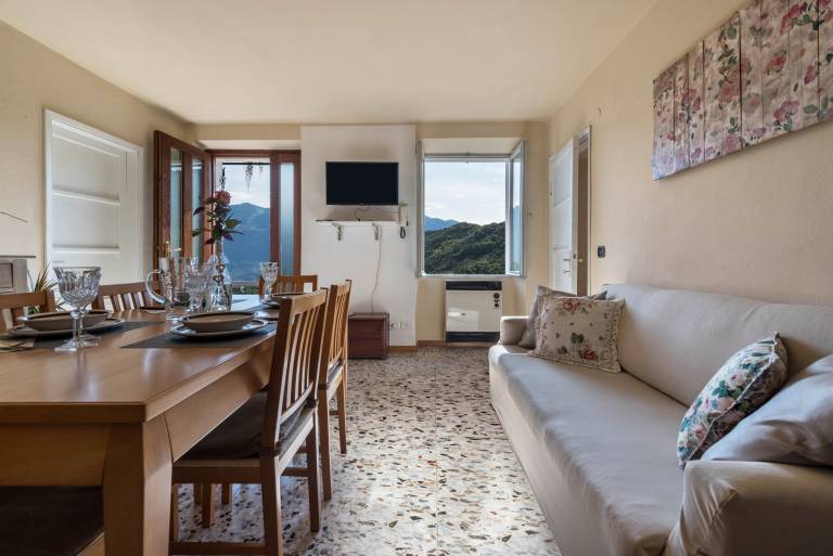 Apartment "Casa Vacanze Voiandes" with Mountain View, Balcony & Wi-Fi — photo 3