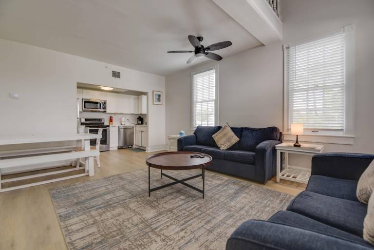 Duval Delight Recently Remodeled Condo on Duval! — photo 5