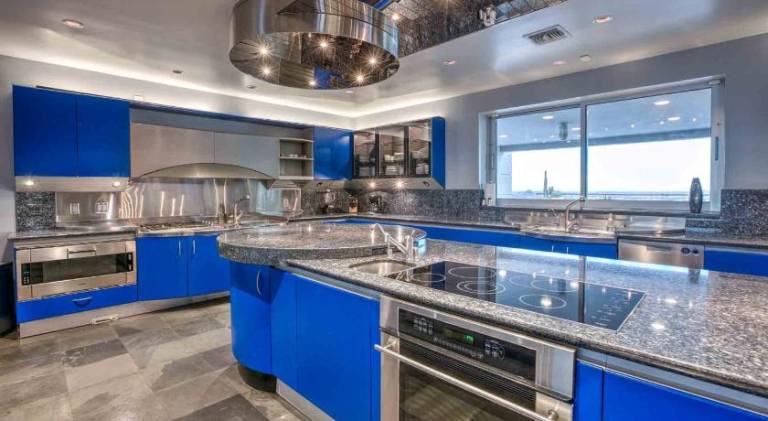 Vacation home with hot tub & pool — photo 4