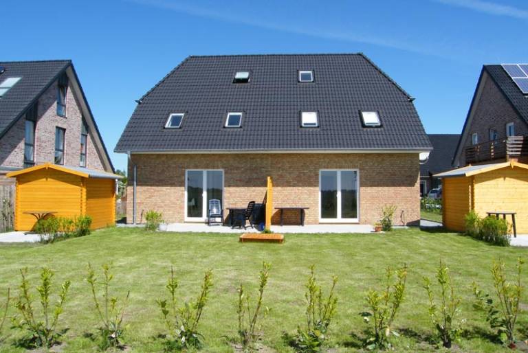 Rental apartment with yard & terrace — photo 2