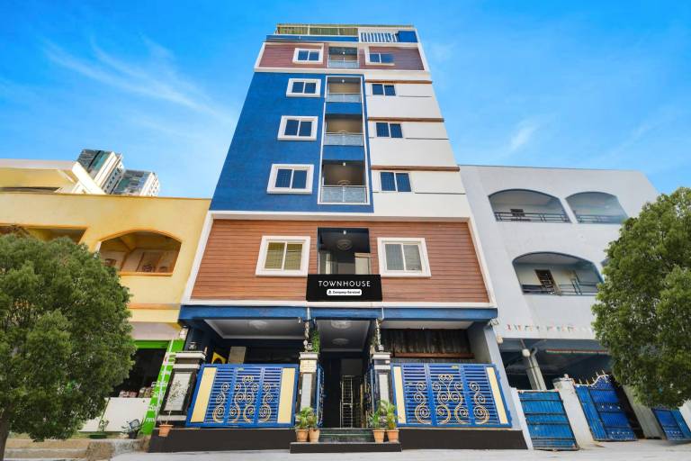 Super Townhouse Hitech City Near Yashoda Hospital