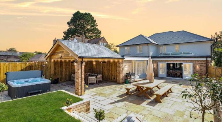 Beautiful vacation home with jacuzzi | Pet-friendly in Lymington