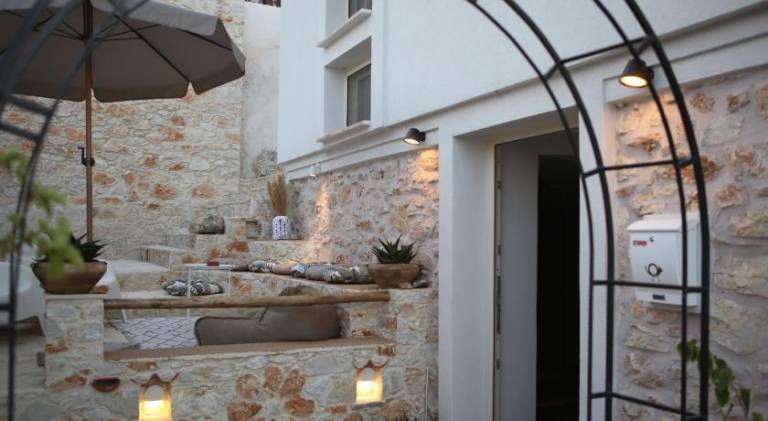 House with terrace — photo 2
