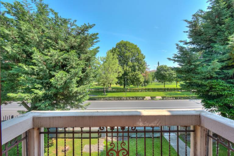 Ferienwohnung mit Hund inDesenzano del Garda Gardasee f&uuml;r max. 4 Personen