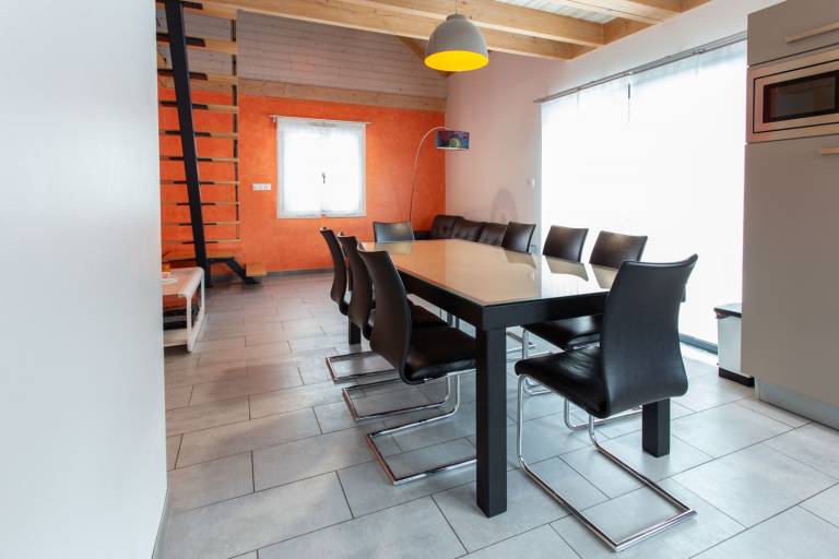 Family-friendly chalet with yard, barbecue & patio | Mountain view | Pets are welcome — photo 3