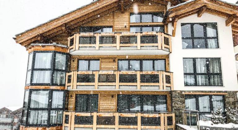Serviced apartment with terrace, sauna & yard in Zermatt