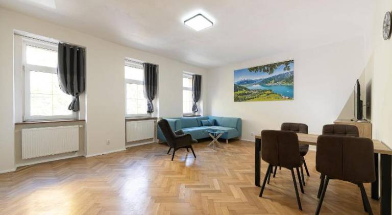 Serviced apartment with hot tub, sauna & yard — photo 5
