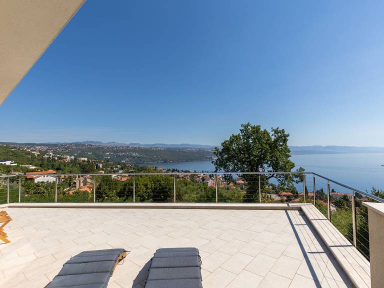 Vacation home with terrace, grill & private pool | Sea view — photo 5