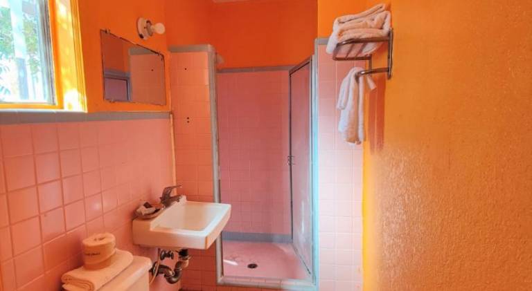 WESTERN MOTEL — photo 3