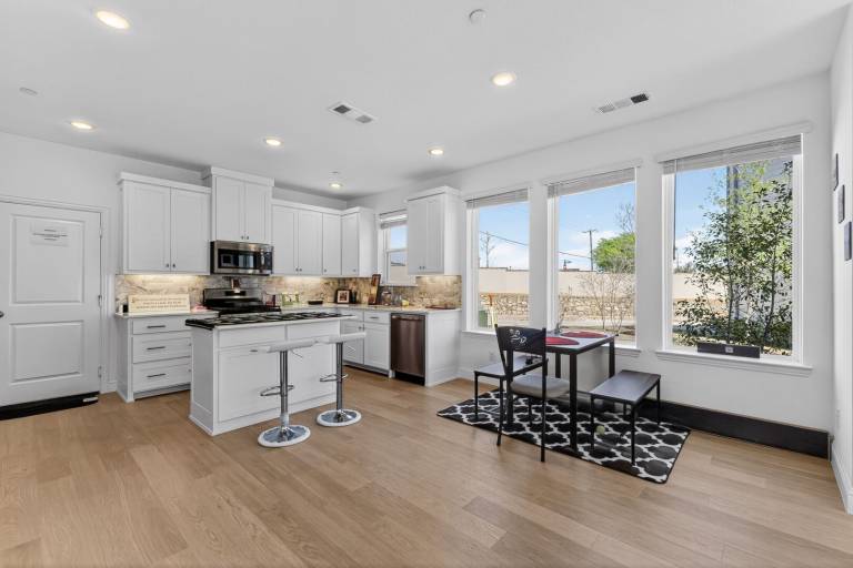 House with pool & patio — photo 3