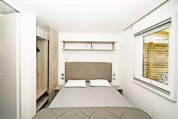 Mobile home with pool, garden & grill — photo 4