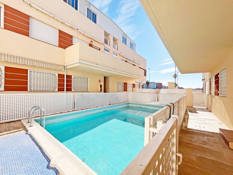 Global Vacacional: Práctico apartamento con piscina en la playa de Canet in València