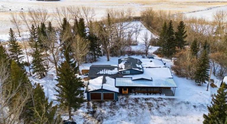 Vacation home with 4 rooms for 10 persons in Airdrie, AB