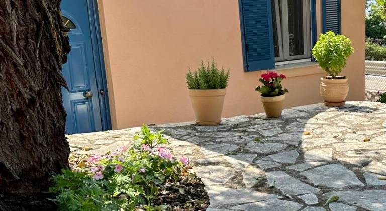 Vacation home with yard in Kefalonia