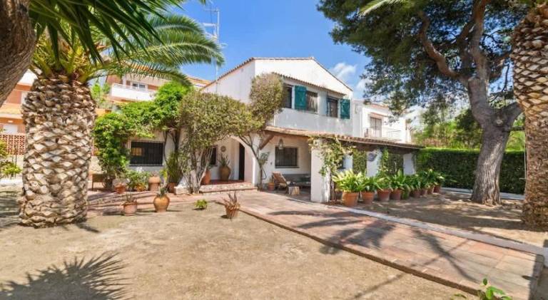 Fully equipped vacation home with hot tub & garden | Next to the beach | Pets are welcome in Sitges