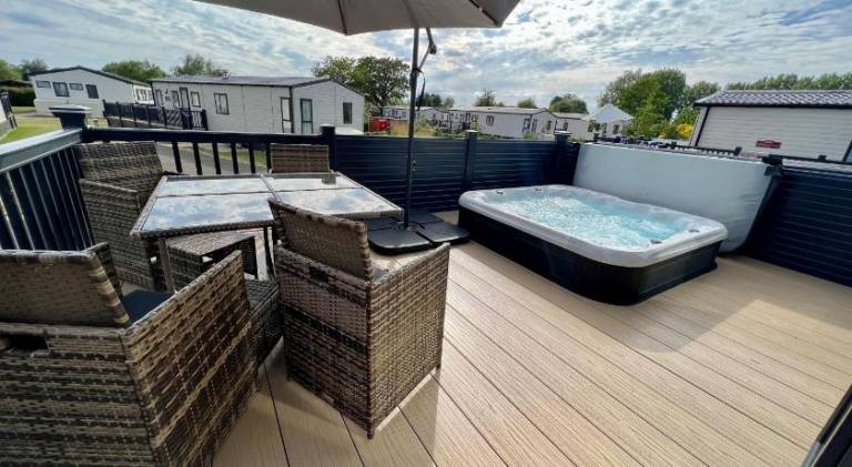 Vacation home with pool & hot tub in Cirencester