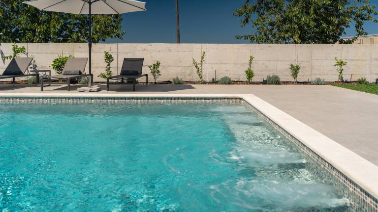 Villa with patio, yard & barbeque — photo 2