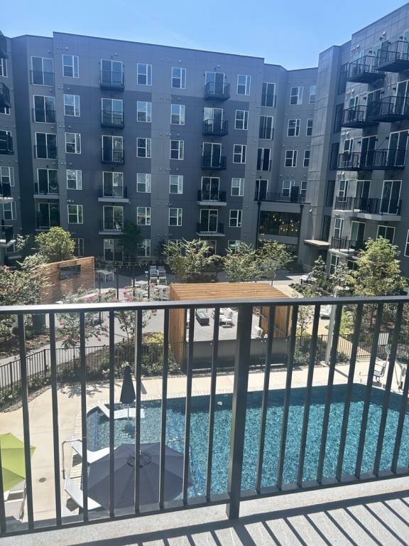 Apartment with pool — photo 4