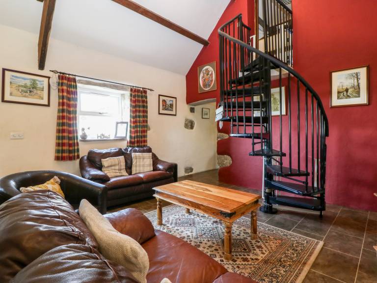 Cottage with garden — photo 4